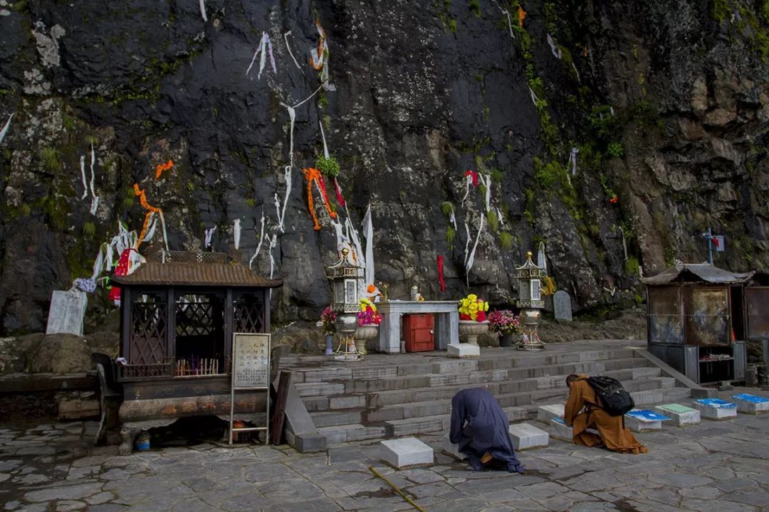 寺庵滿山,中國近代佛教界大德虛雲老和尚就曾駐錫雞足山,興修祝聖寺等