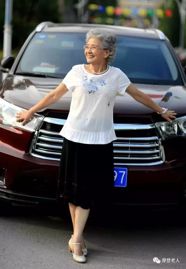 88岁的她成为中国最时尚的奶奶,美得令人心醉_盛瑞玲