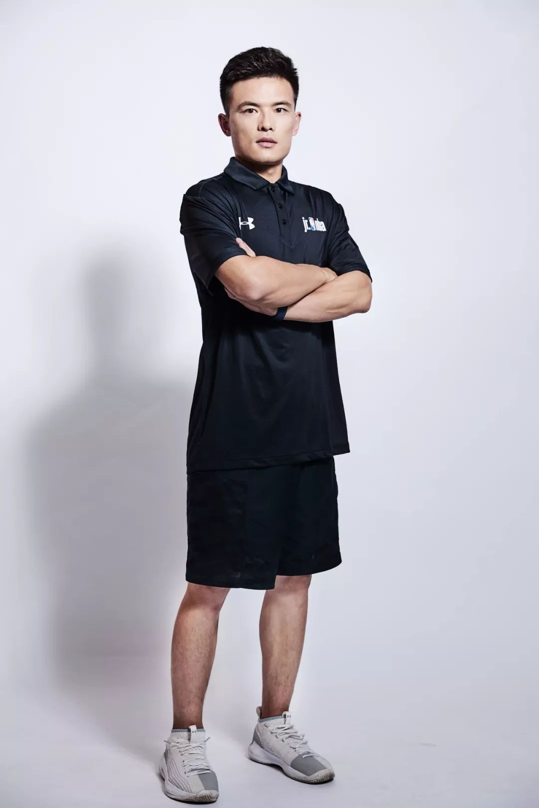 邢洋是本次"中国校园篮球战队"的男队主教练.