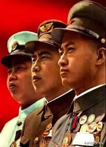 一张张照片带我们了解建军92年来军服和军帽的演变