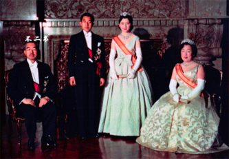 老照片直击镜头下昭和天皇葬礼场景经历罪恶二战享年87岁