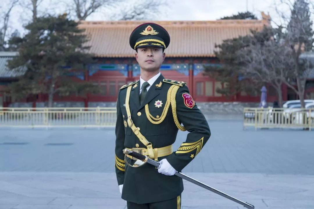 强军精武河南兵杜林用生命护卫五星红旗