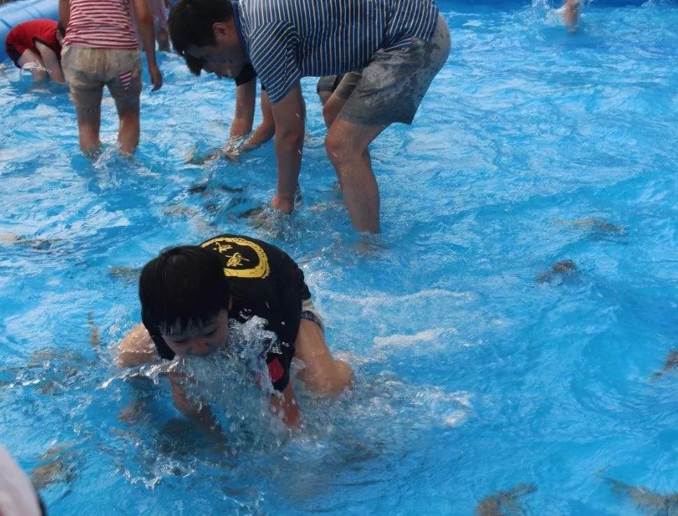 9元(限前30名)小朋友抓鱼比赛8月11日下午四点,农庄还将举行不用去