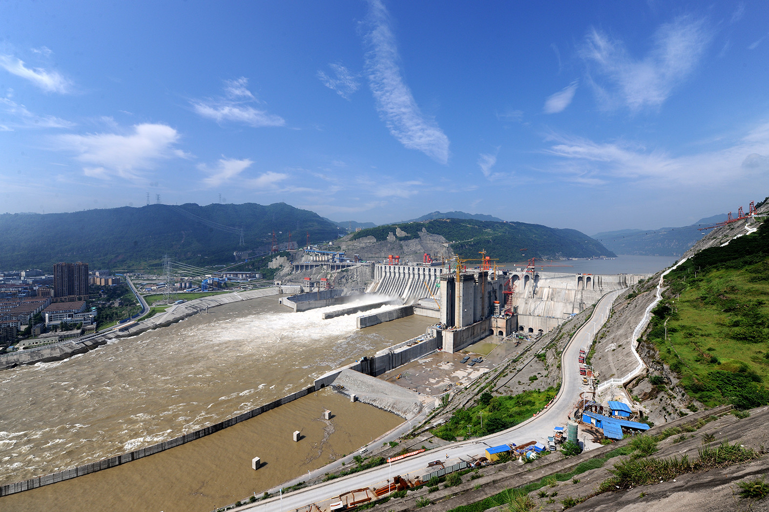 第八名是大古力水电站,位于美国.