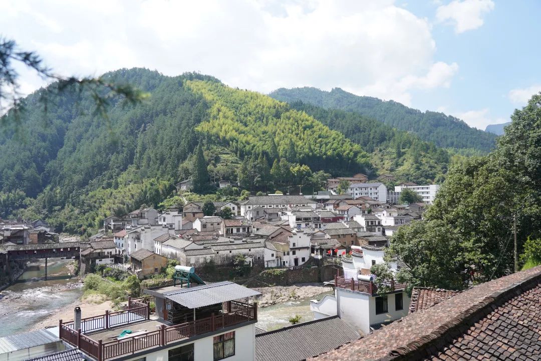 美遇艺行中国美术学院赴丽水市遂昌县王村口镇红色传承社会实践上