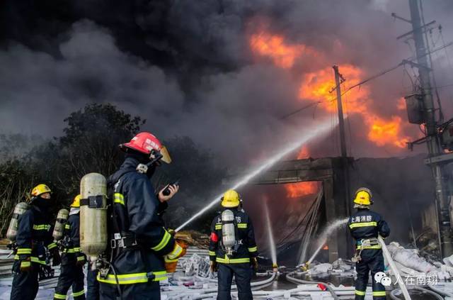 唯有英雄逆火而行谢谢你们为我们守护岁月静好