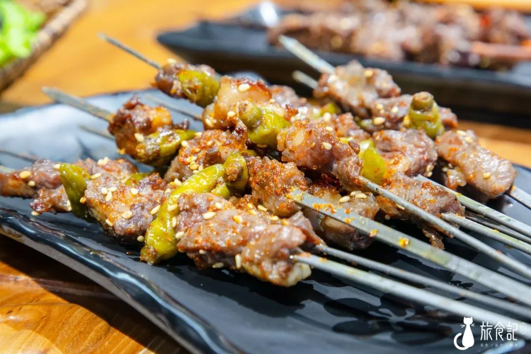 泡椒牛肉是双和的老特色了,自己研制出来的牛肉独特烤法.