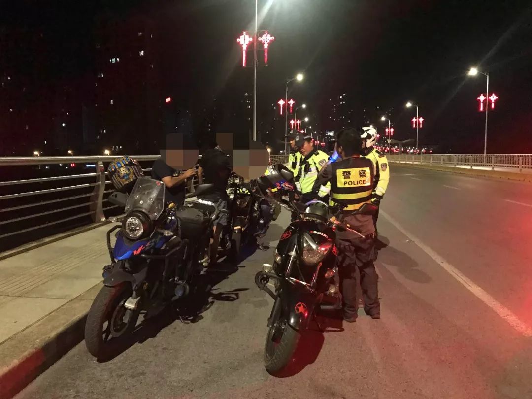 鹰潭市民深恶痛绝的鬼火摩托车栽了鹰潭交警一晚上抓了6辆