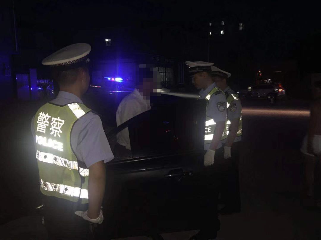 饮酒驾驶员:梅某,驾驶证号:420222********6437,驾驶浙b1****小型轿车