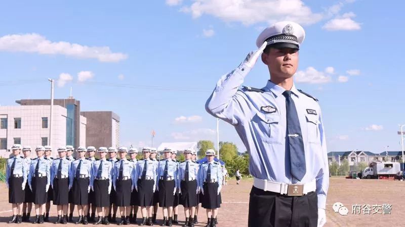 最帅兵哥王利军府谷交警队伍里的形象标杆曾参加祖国50周年国庆阅兵