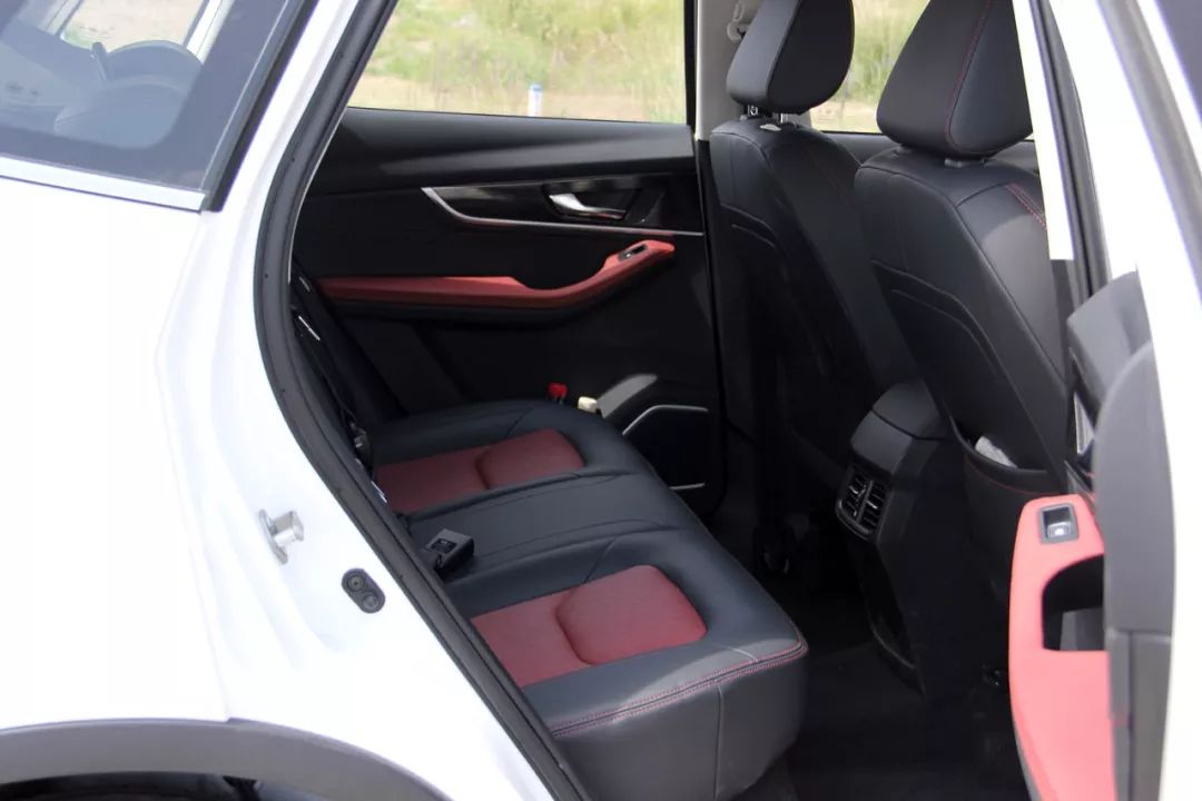 试驾 | 入门即高配,奔腾家族新成员t33搅局小型suv市场