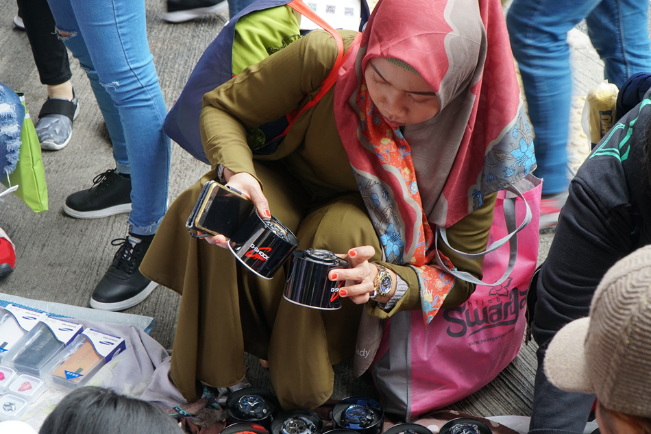 原创香港维多利亚公园周末成群结队的菲佣们