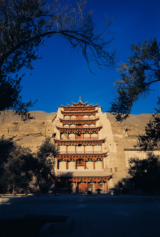 现已成为敦煌莫高窟的标志敦煌莫高窟九层楼全景,吴健摄影敦煌莫高窟