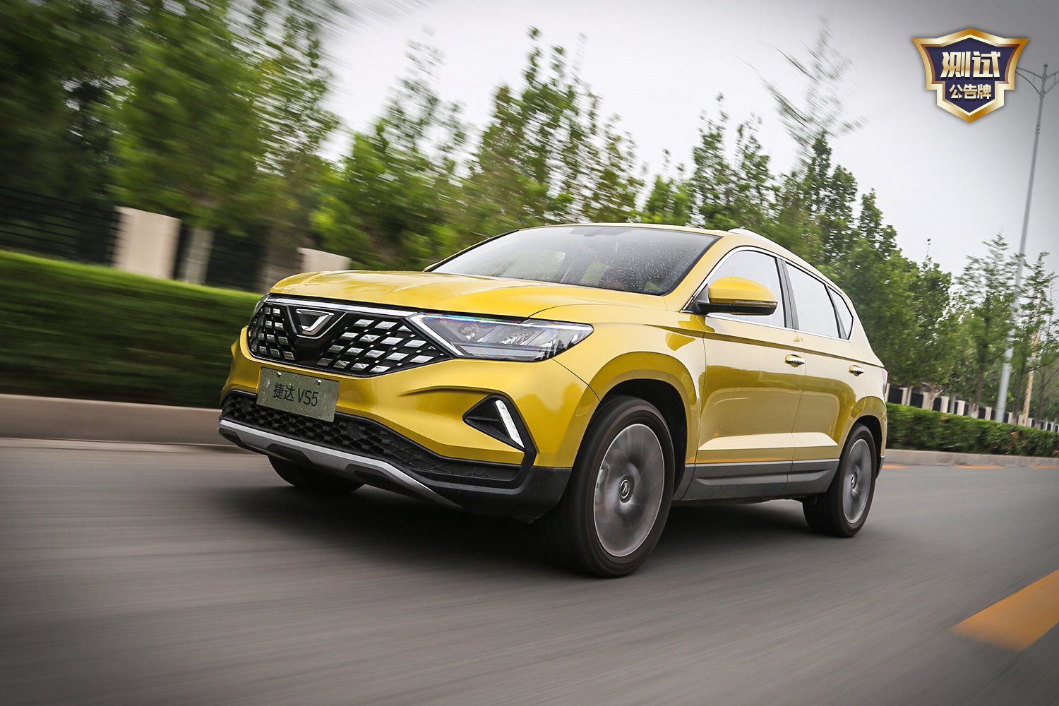 距离,而与长安vs75的较量可以说是不相上下,对于一款紧凑级suv来说