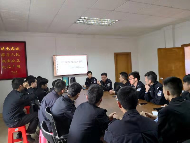 钟立辉,现任惠州市大亚湾区公安局刑侦大队三中中队长,副主任法医师