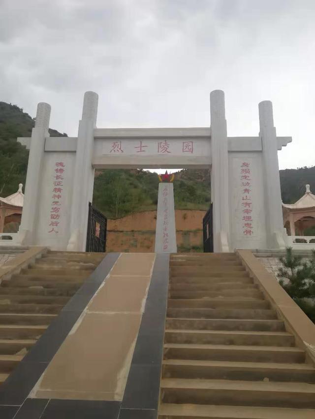 7月31日,记者在定边县张崾崄镇铁角城村红军长征入陕第一站纪念小广场