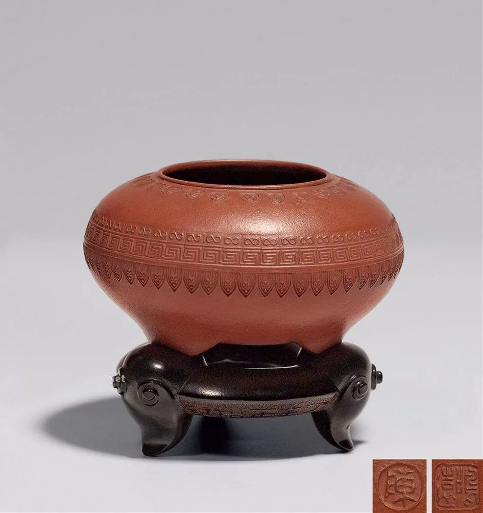 陈鸣远 紫砂水丞 成交价1,207,500元天津博物馆的天鸡酒壶,壶盖汕是