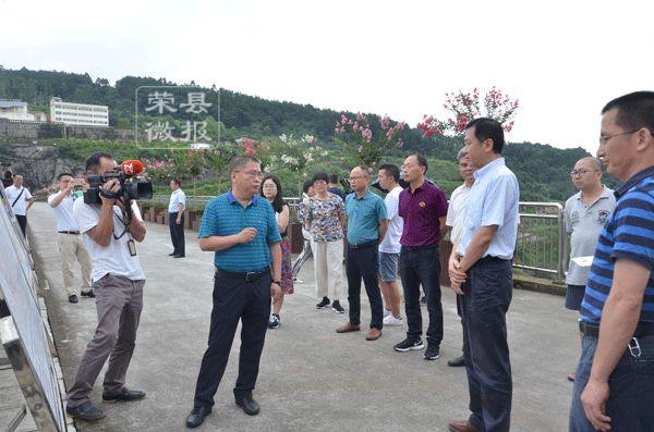 省市环保世纪行记者团到荣县开展集中采访