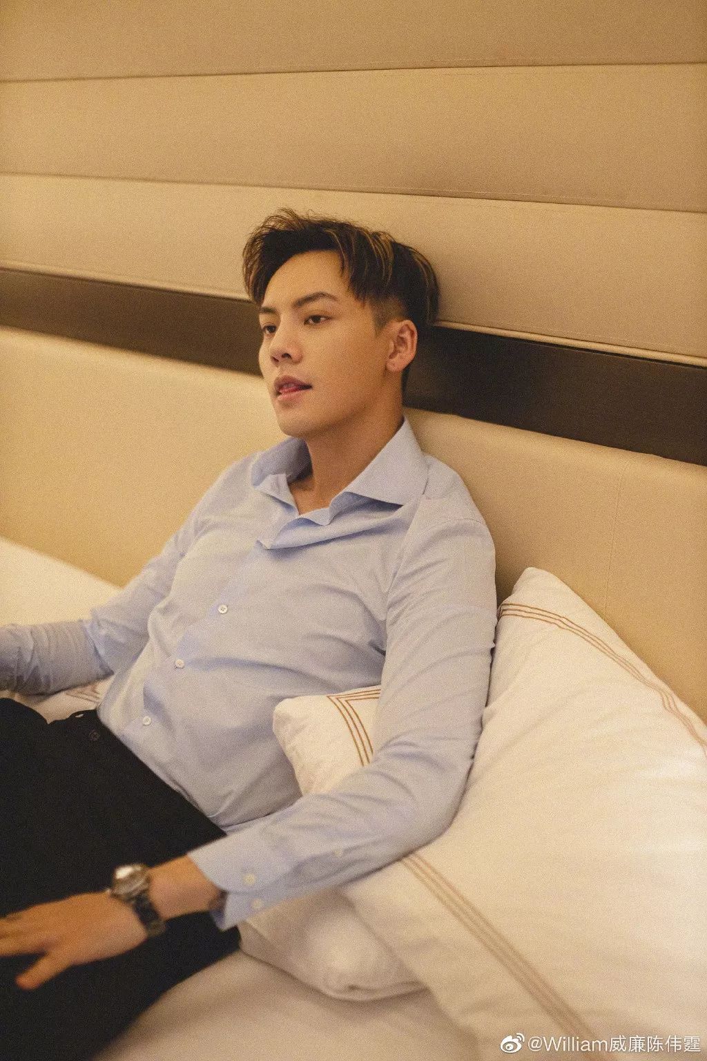 扒姨太爆料胡歌被前女友拉踩陈伟霆与公司开撕王一博身价飙涨徐正溪撞