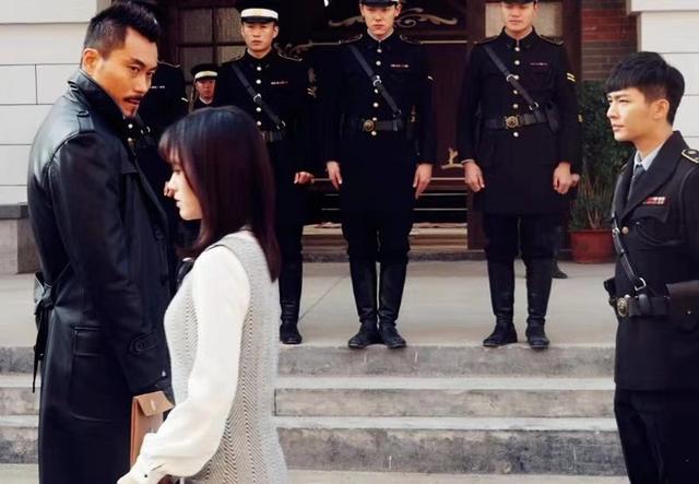 赐我一双翅膀》讲述了上沽市警察局长之女林九歌遭人陷害蒙冤入狱之后