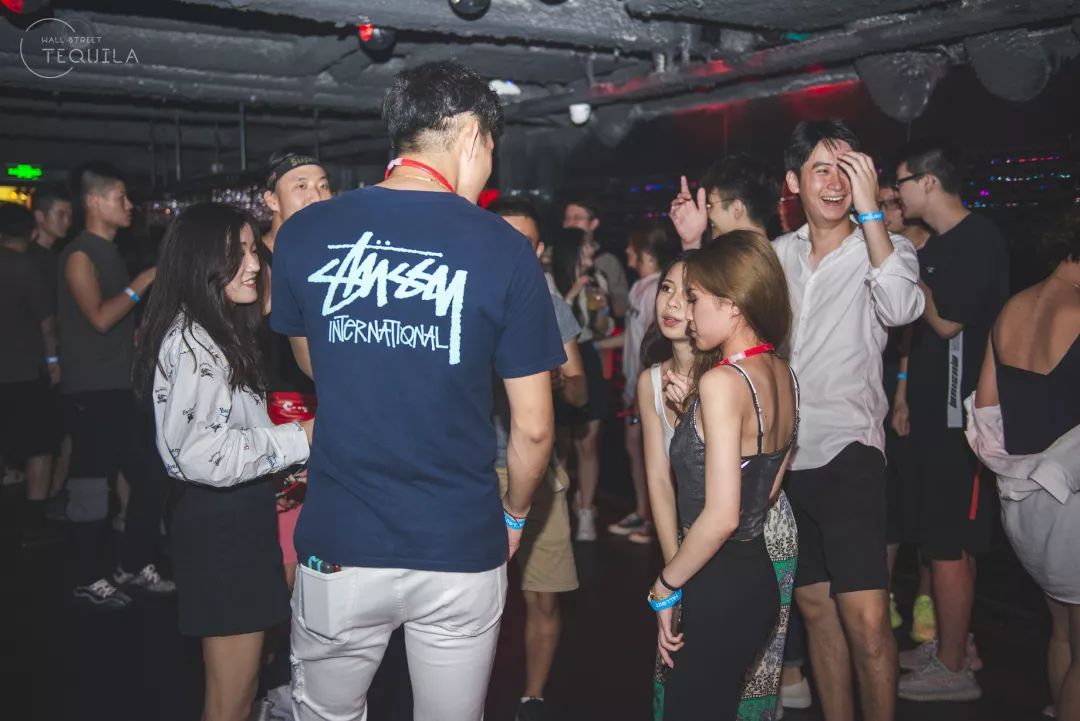 天才dj最in网红夜店第二波暑期狂欢趴等你点燃