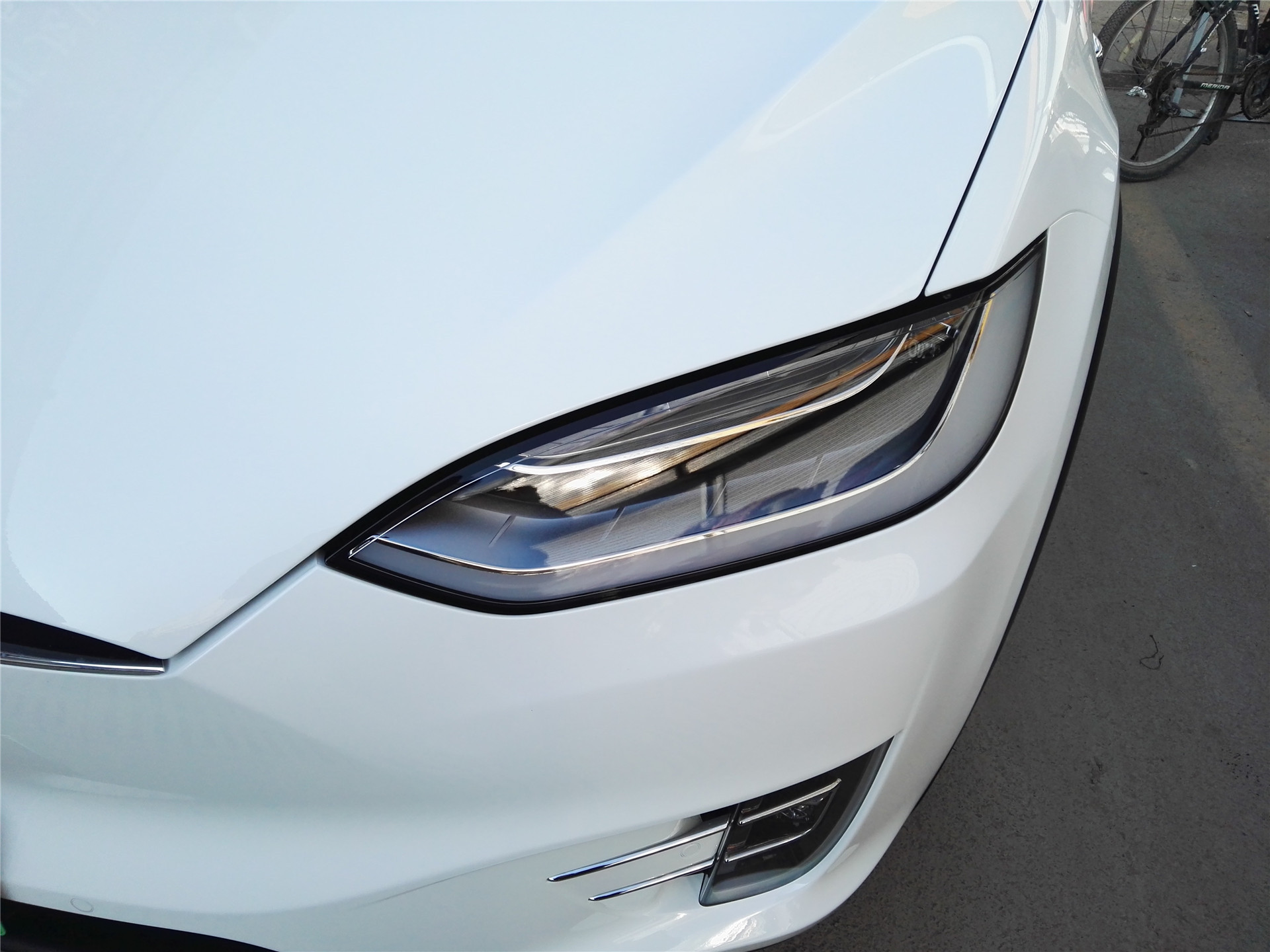 济南白色特斯拉贴龙膜llumarppf车衣效果