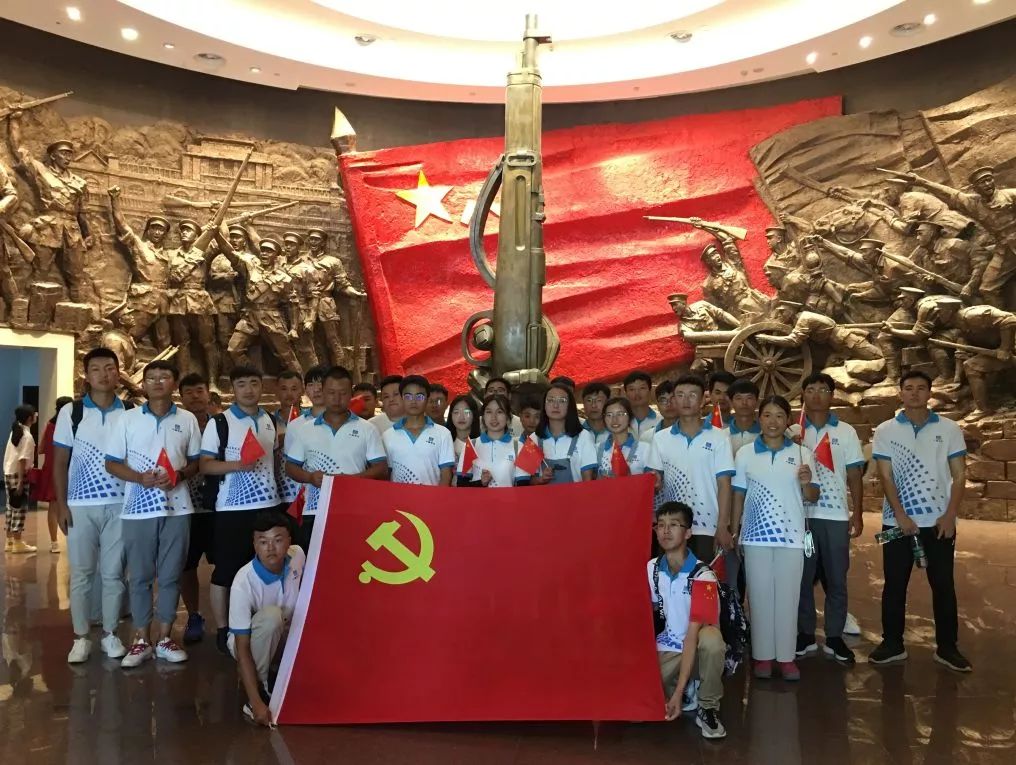 参观南昌八一起义纪念馆组织了各类红色活动各单位还围绕节日主题除此