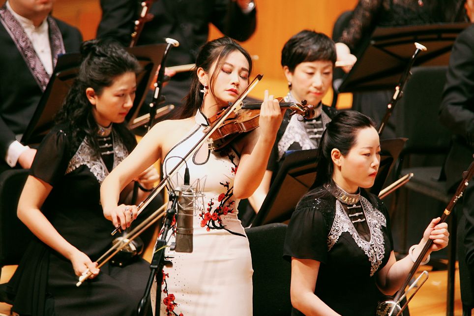 小提琴家黎雨荷 | 60岁的《梁祝》,也可以成为"网红"