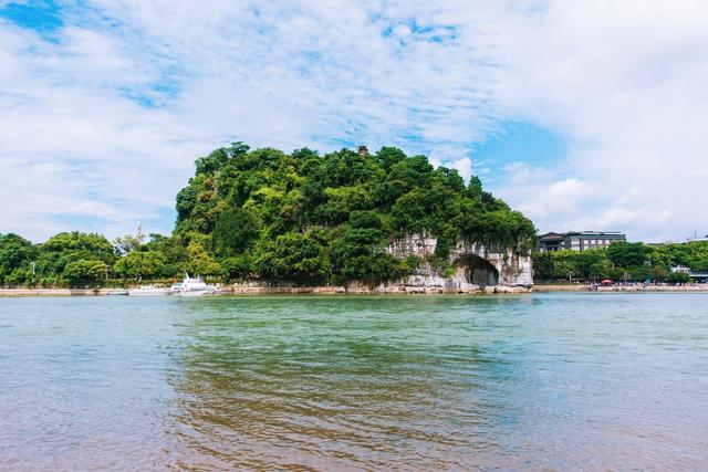 漓江訾洲岛,千年观象鼻山,享精致下午茶!