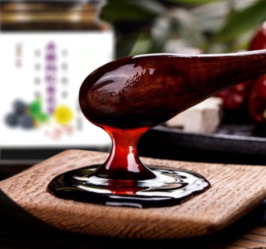 您在市场上买新鲜桑果也要8元/斤,而桑葚菊花枸杞膏,可是 足足20几斤