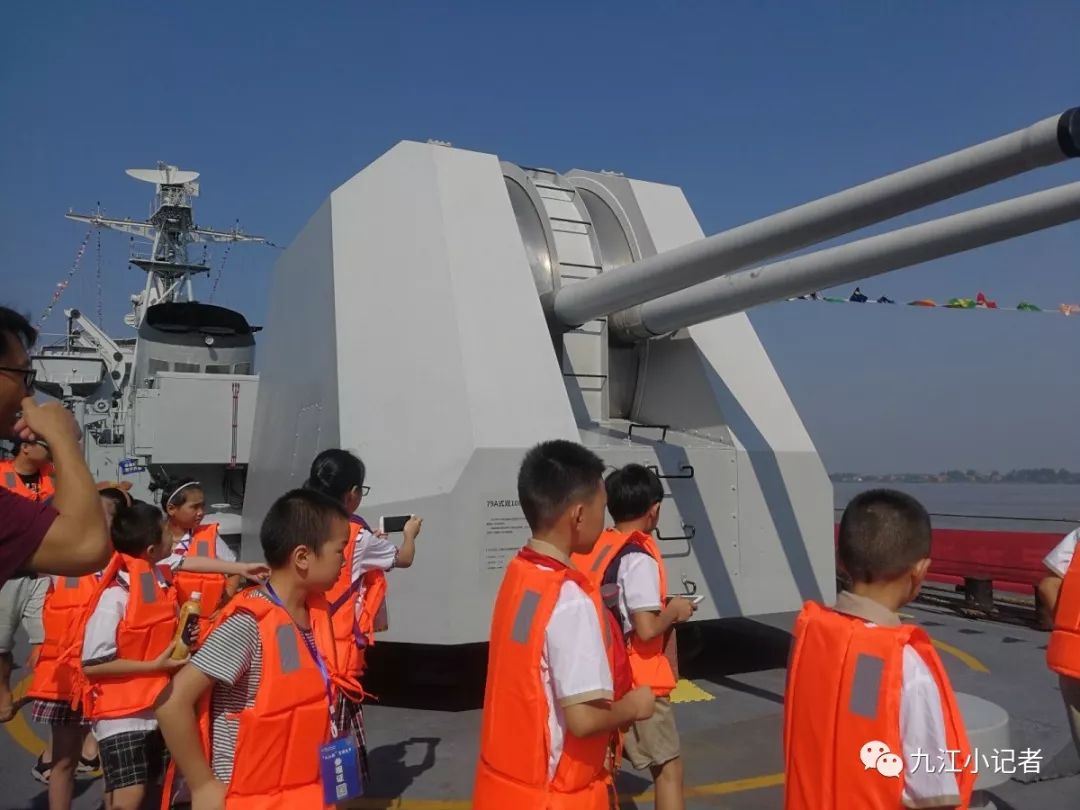 建军节我们上舰啦小记者参观九江舰纪实