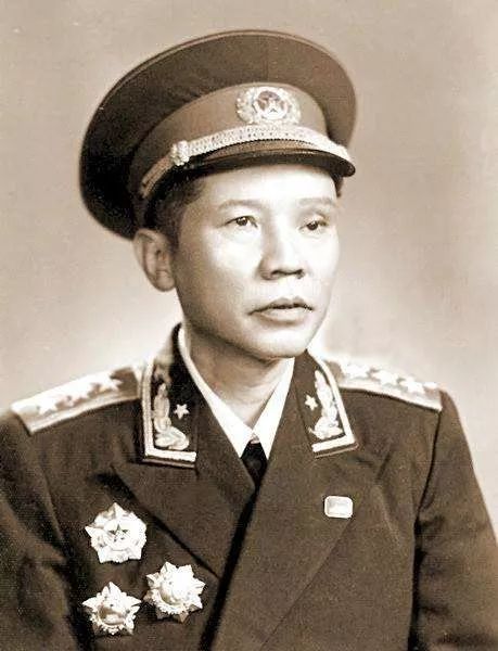 后成为开国将军!_唐天际