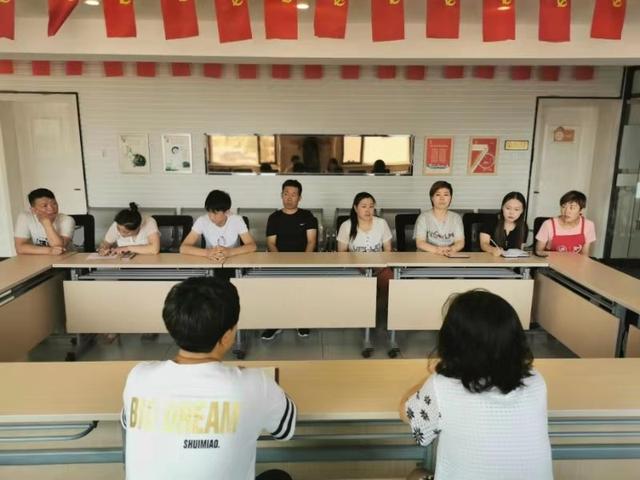 中山东路街道迎宾南路社区召开圆桌会议破解污水管道外溢难题