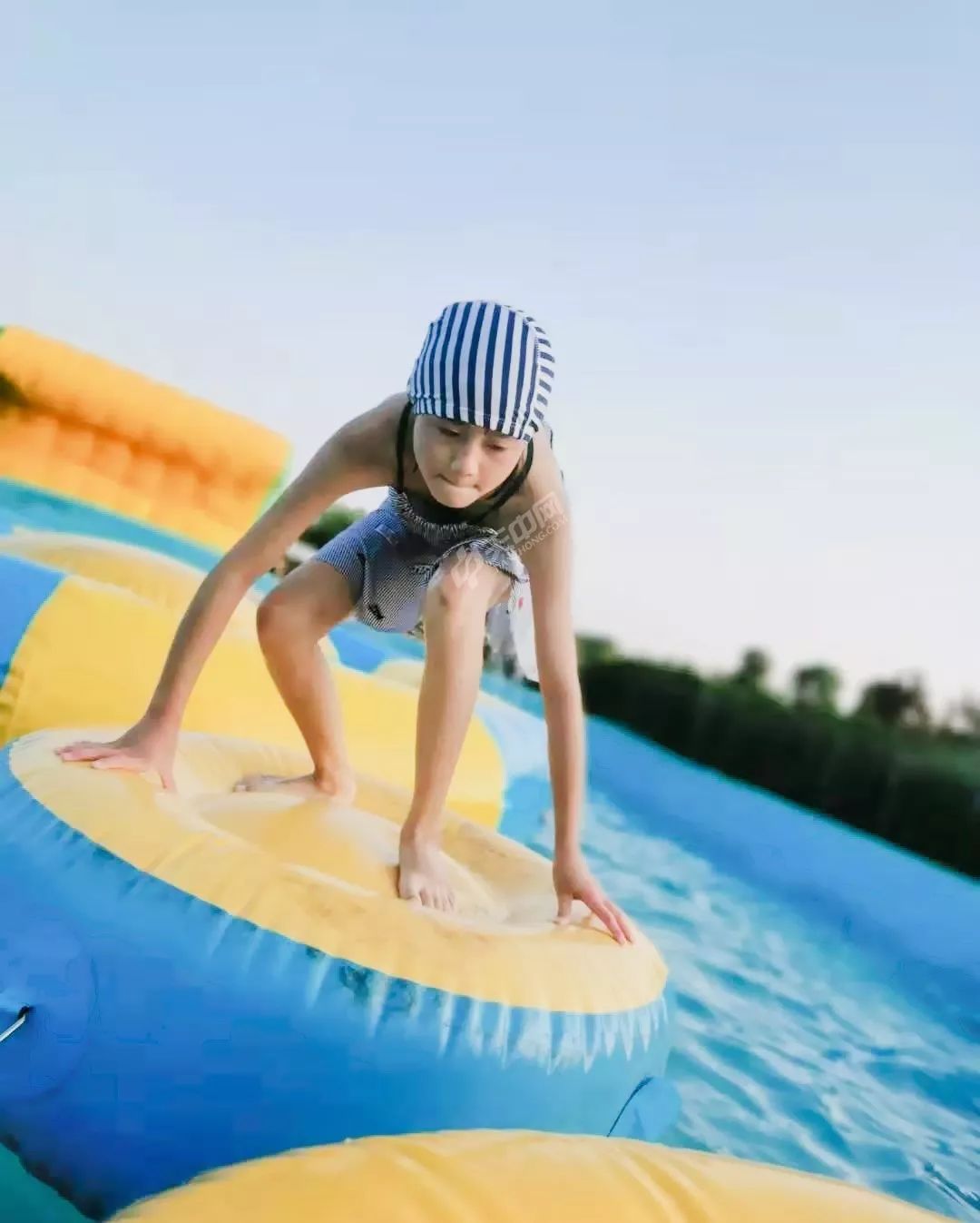 【益农庄园嗨玩套餐】泡沫嘉年华 水枪大作战 喂养兔子 向日葵 石磨