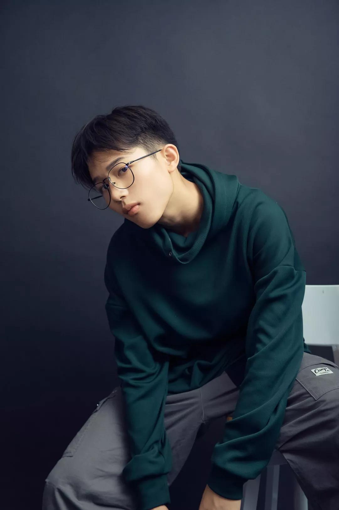 陈为民身为00后,虽然早熟,虽然孤傲不驯,但他认为他们的以后可以自己