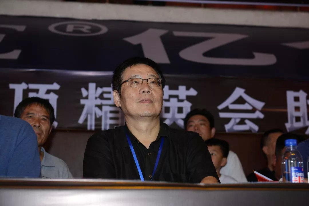 云顶精英会上台致辞云顶精英会创始人黄永航先生代表本次比赛的