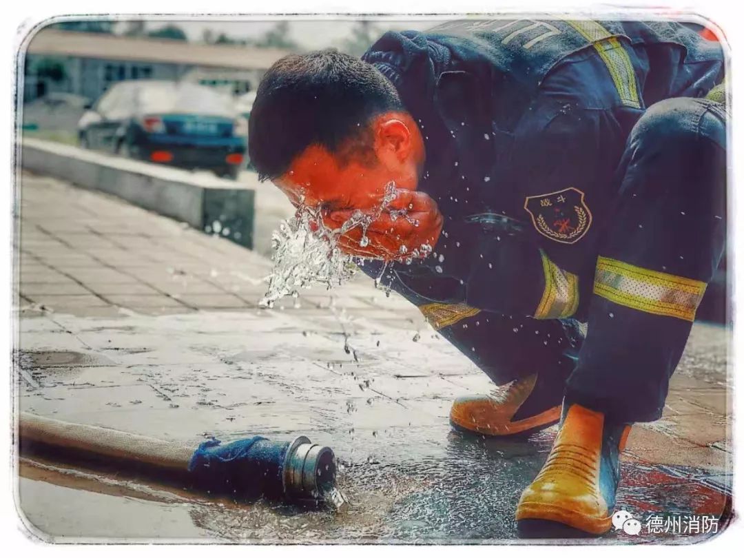 向每一位默默挥洒着汗水的消防员致敬!前方高能71转发扩散!