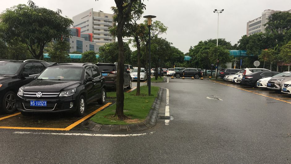 东莞市人民医院停车场封闭式管理首日,还堵吗?有图有真相!