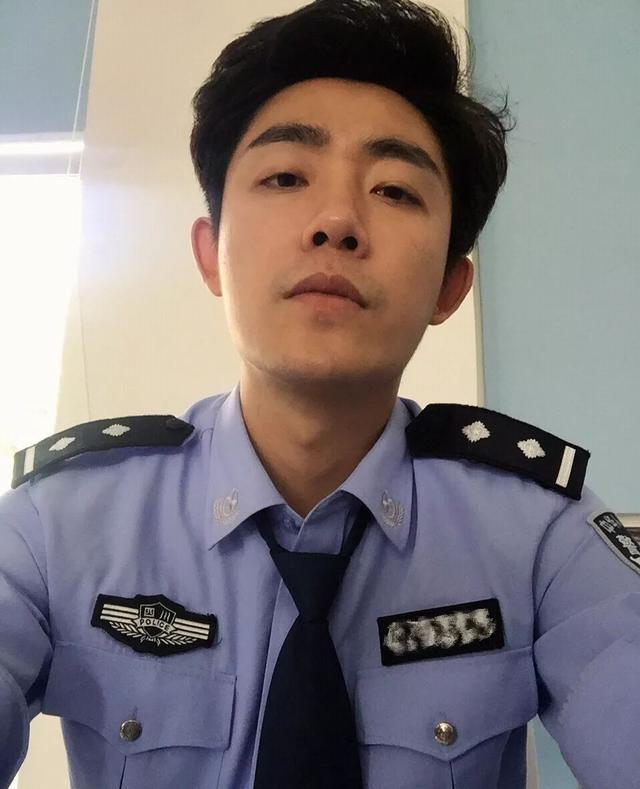 派出所民警自拍照片图片