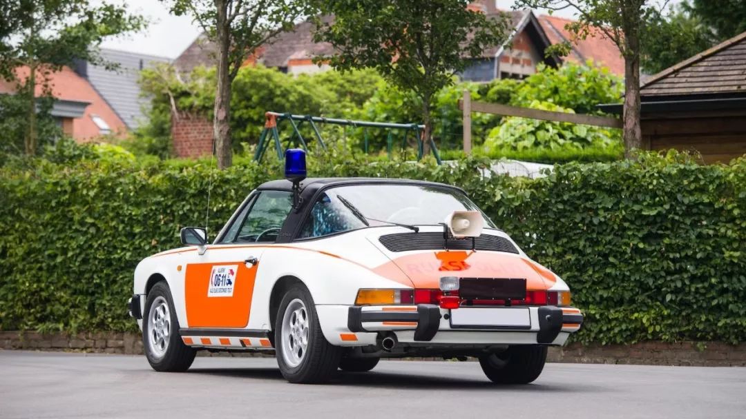 在线等,怎么才能开上这些警车?