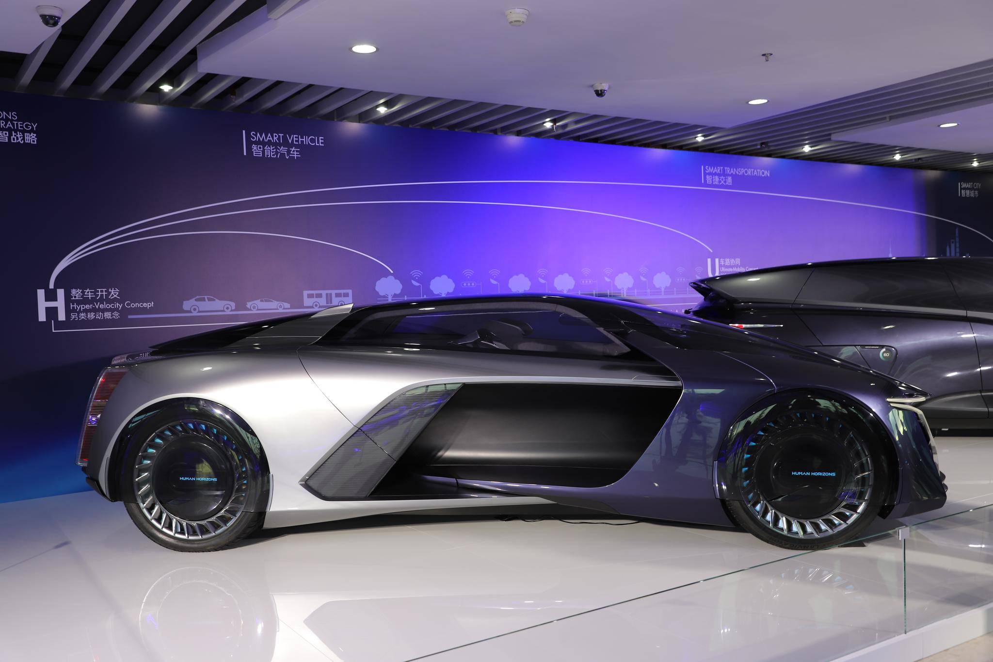 华人运通首款量产定型车发布 续航里程超600公里_搜狐汽车_搜狐网