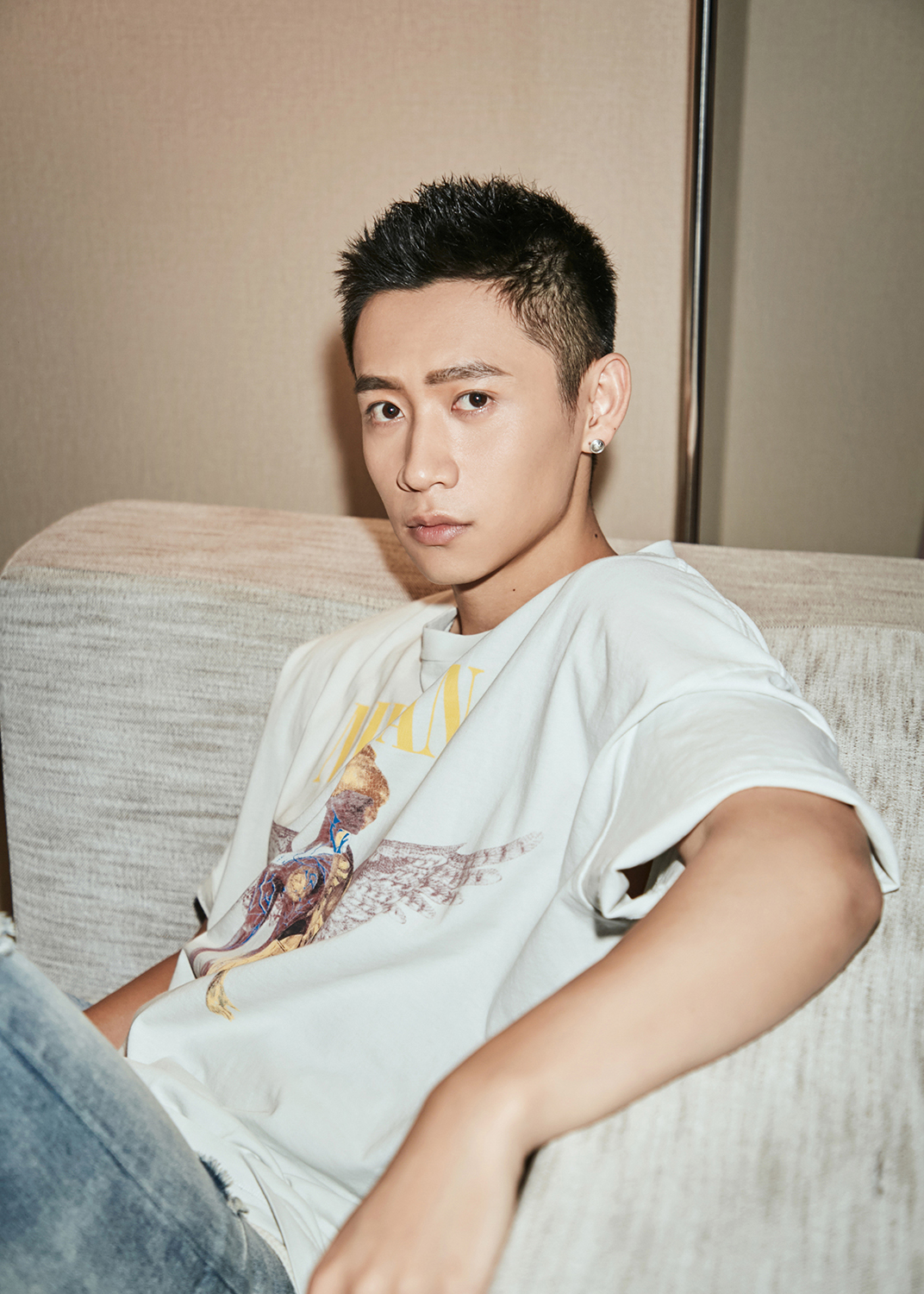 魏晨寸头演绎潮酷型男新电影深夜食堂即将暖愈上映