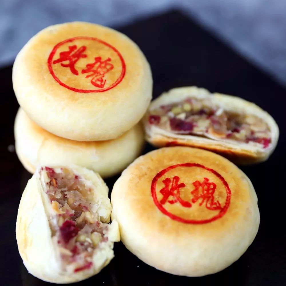 蛋黄酥 >>   玫瑰松仁月饼流心月饼 >>   鲜肉月饼好了,别猜了,和你想