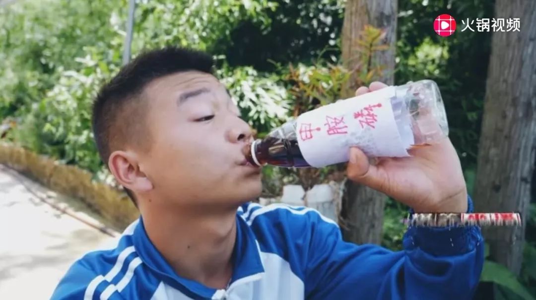 爆笑巫溪微视频伯伯我喝的是可乐不是农药