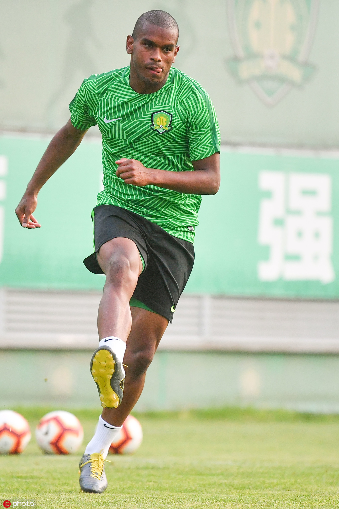 北京中赫国安训练备战,新援费尔南多憨态可掬