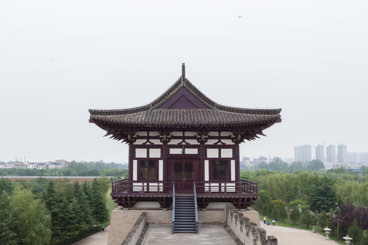 定鼎门遗址以北为唐代洛阳城的城市轴线干道"天街",宽约109米.