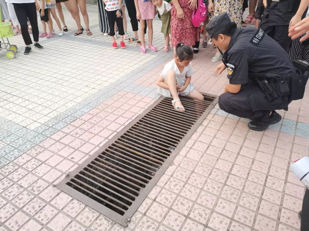 7月30號晚上7點半,遵義道真縣消防中隊接到縣公安局指揮中心轉警稱