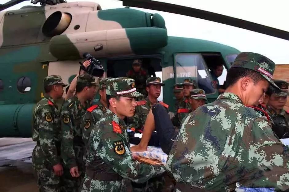 丹小婷童小星92年来谢谢你为我遮风挡雨致敬最可爱的人
