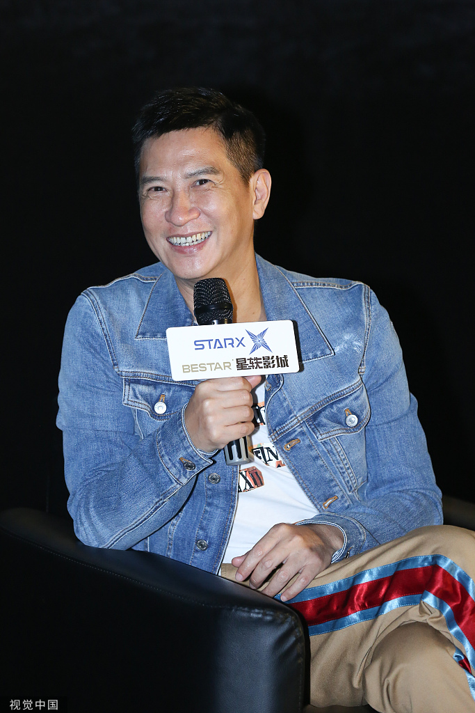 杨紫穿正装走干练风 张家辉穿牛仔衣清爽减龄