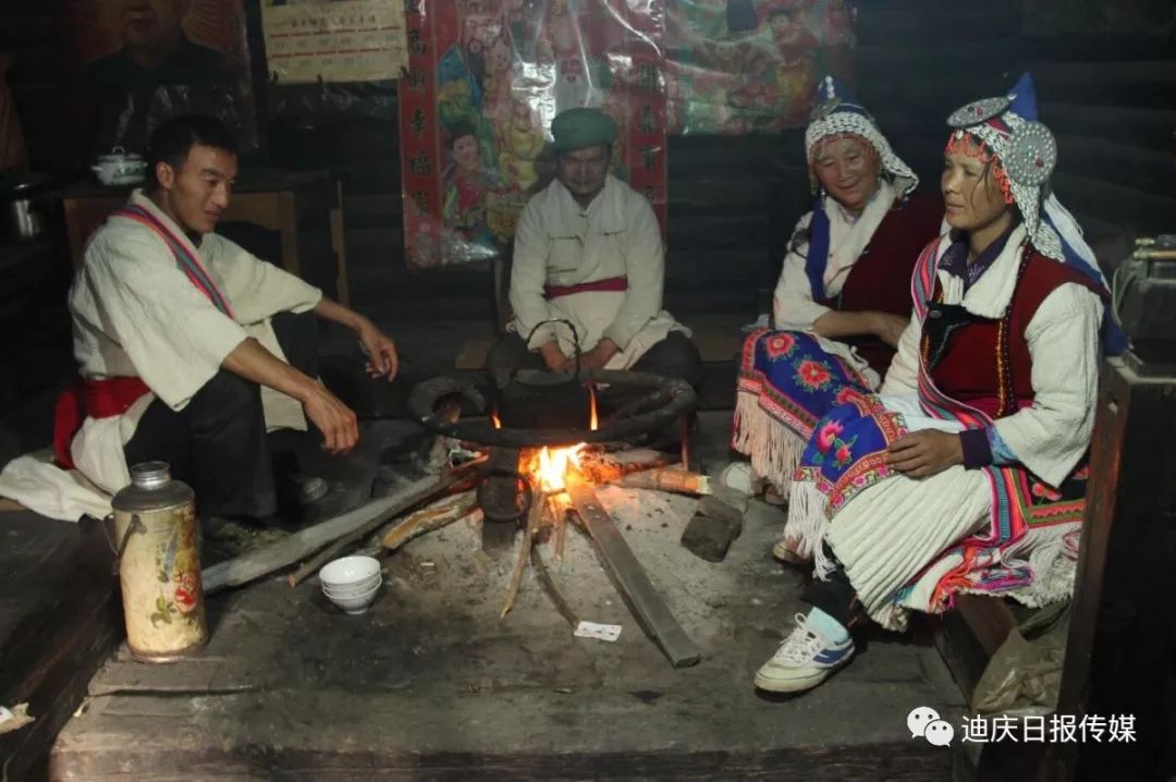 穿在身上的历史看维西傈僳族群众70年衣路潮前